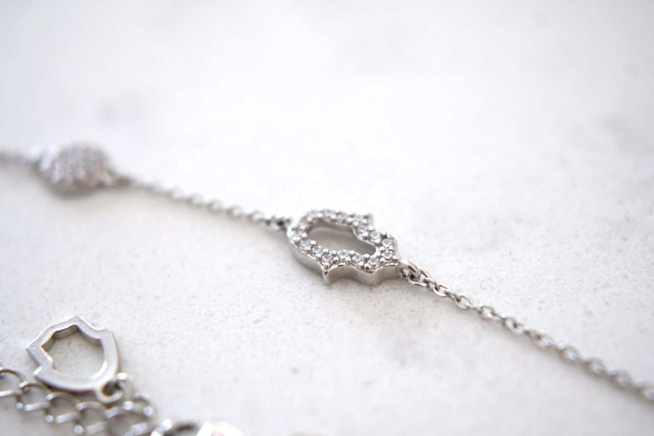 Elle Hand of Hamsa Chainlet in White Gold