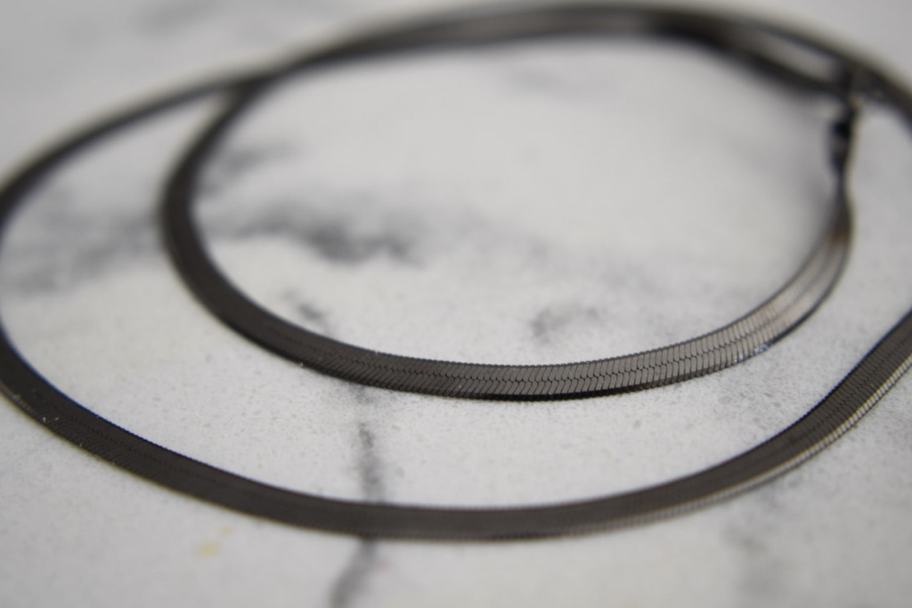 Klo Herringbone Necklace in Black Gold