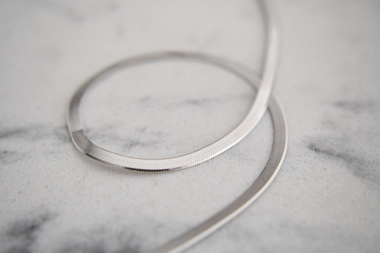 Klo Herringbone Necklace in White Gold
