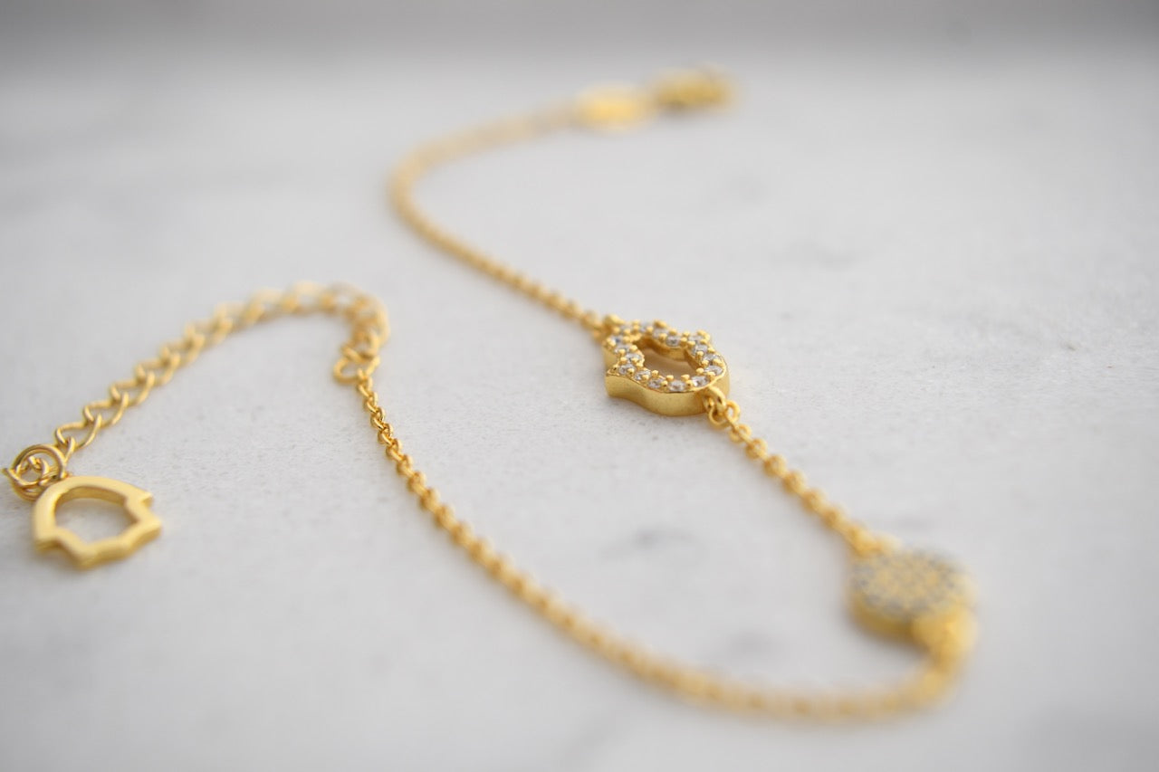 Elle Hand of Hamsa Chainlet in Yellow Gold Plating